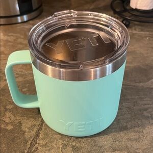 YETI Turquoise Mug with Clear Lid